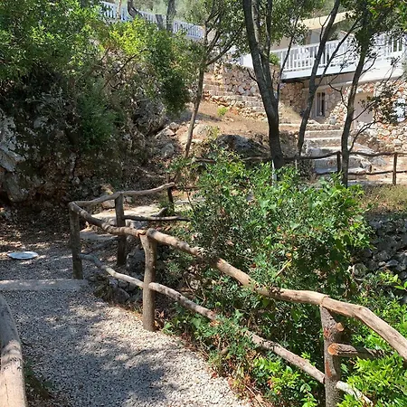Epipleon Seafront Villa Tsoukaladhes