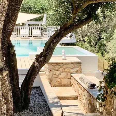 Epipleon Seafront Villa Tsoukaladhes
