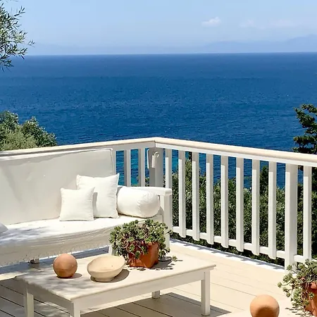 Villa Epipleon Seafront Tsoukaladhes