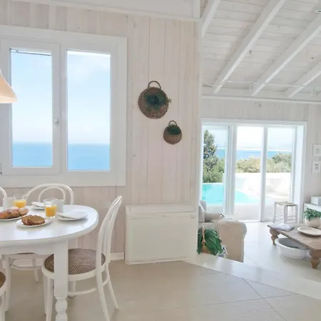 Epipleon Seafront Villa Tsoukaladhes