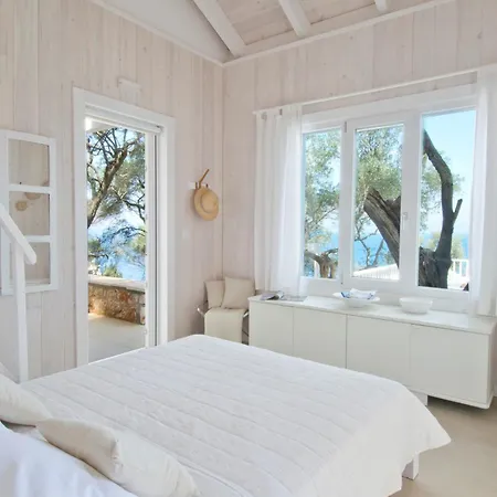 Epipleon Seafront Villa *