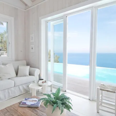 Epipleon Seafront Villa Tsoukaladhes