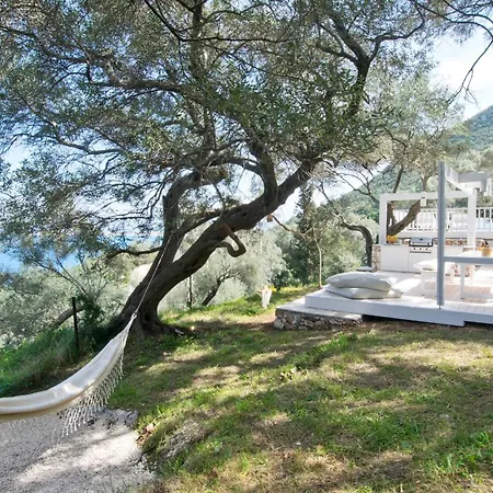 Villa Epipleon Seafront Tsoukaladhes